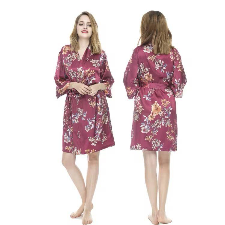 Fleur de Nuit – Chemise de nuit satinée avec peignoir